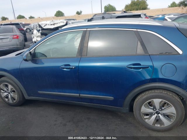 KNDCB3LC9J5211121 KIA NIRO LX