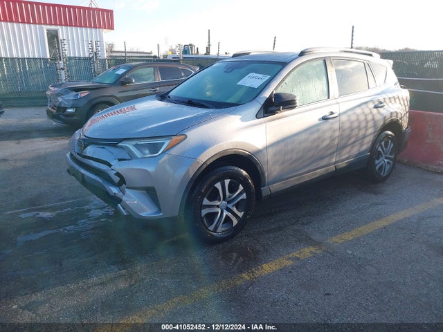 Toyota RAV4 LE 2017 2T3BFREV3HW587060 Image 2