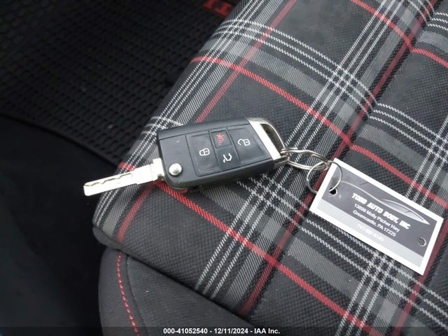 3VW5T7AU1FM068205 Volkswagen Golf Gti 2.0t S 4-door
