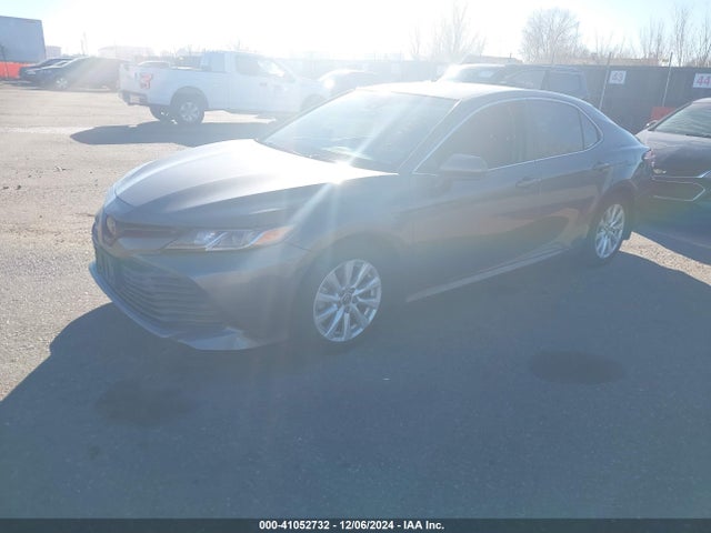 Toyota CAMRY LE 2018 4T1B11HK2JU153146 Image 2