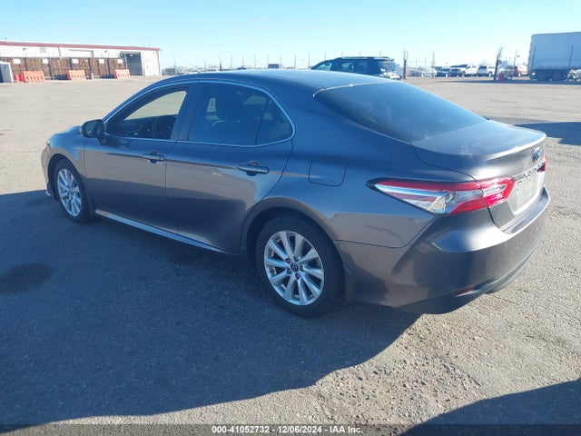 Toyota CAMRY LE 2018 4T1B11HK2JU153146 Image 3