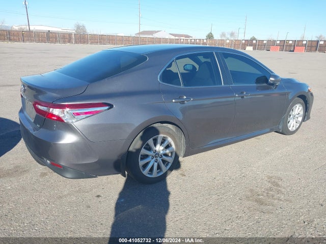 Toyota CAMRY LE 2018 4T1B11HK2JU153146 Image 4