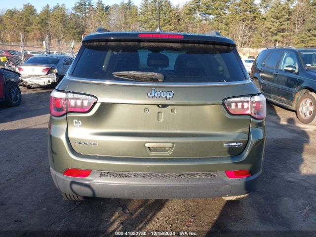 3C4NJDBB2JT334592 Jeep Compass Latitude 4x4