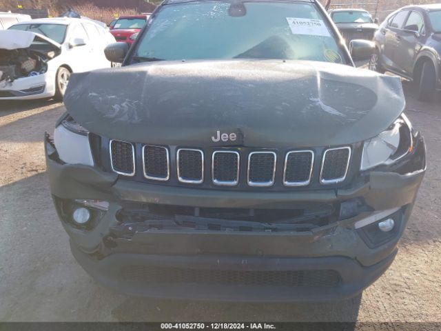 3C4NJDBB2JT334592 Jeep Compass Latitude 4x4