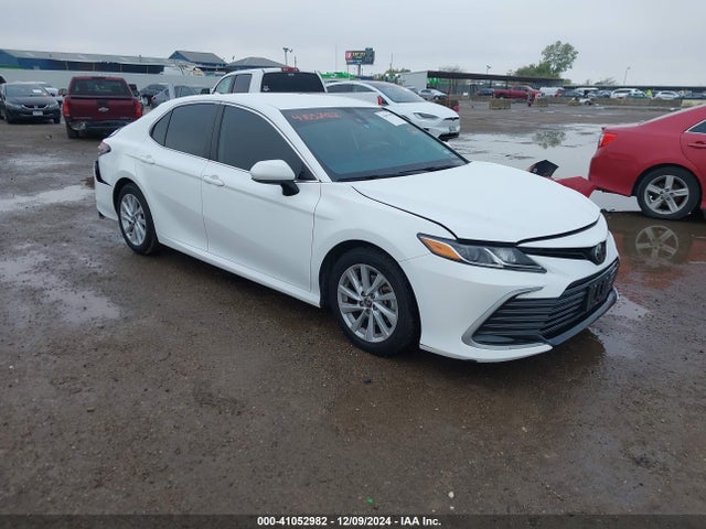 Toyota CAMRY LE 2021 4T1C11AK3MU405683 Image 1