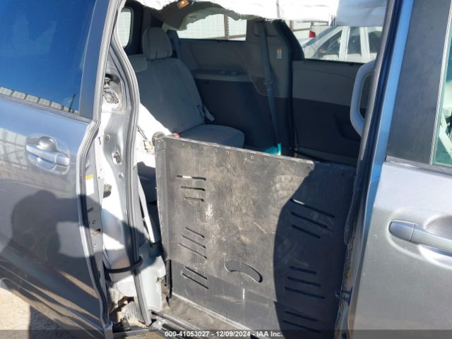5TDKK3DC8FS587613 Toyota Sienna Le 8 Passenger