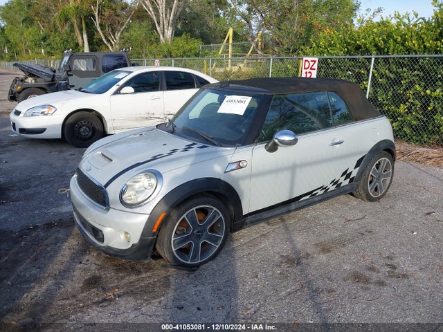 2011 MINI COOPER WMWZP3C59BTX82647 Photo 1