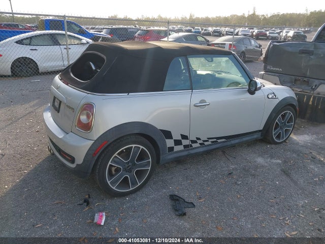 2011 MINI COOPER WMWZP3C59BTX82647 Photo 3
