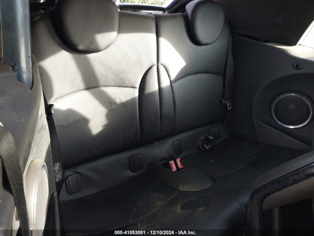 2011 MINI COOPER WMWZP3C59BTX82647 Photo 7