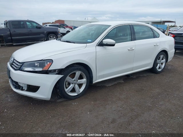 Volkswagen Passat 2014 1VWAT7A3XEC035399 Image 2