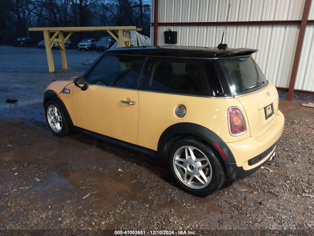 2008 MINI COOPER S WMWMF73508TV38303 Photo 2