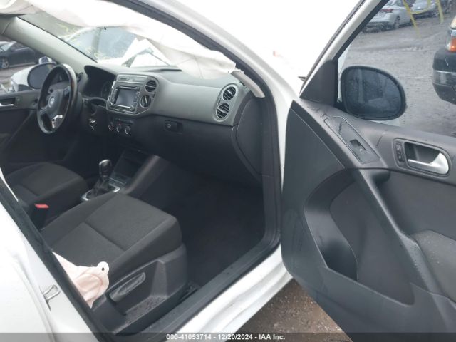 WVGAV7AX2FW552806 Volkswagen TIGUAN S