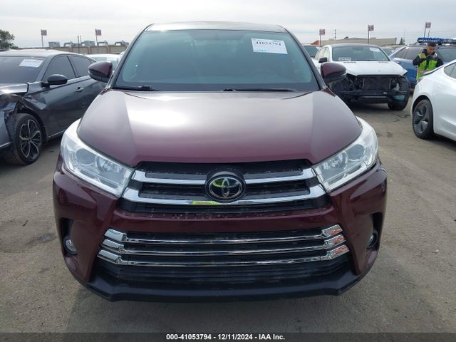 5TDZARFH5KS052777 Toyota Highlander Le