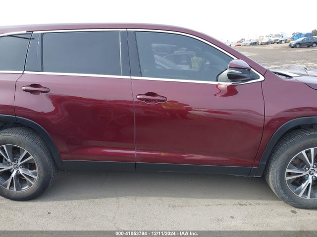 5TDZARFH5KS052777 Toyota Highlander Le