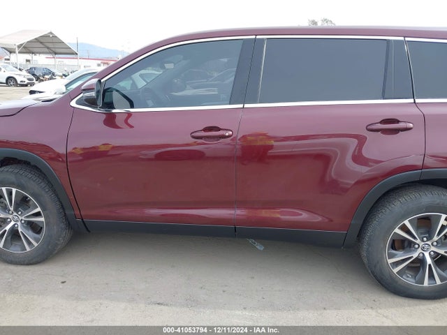 5TDZARFH5KS052777 Toyota Highlander Le