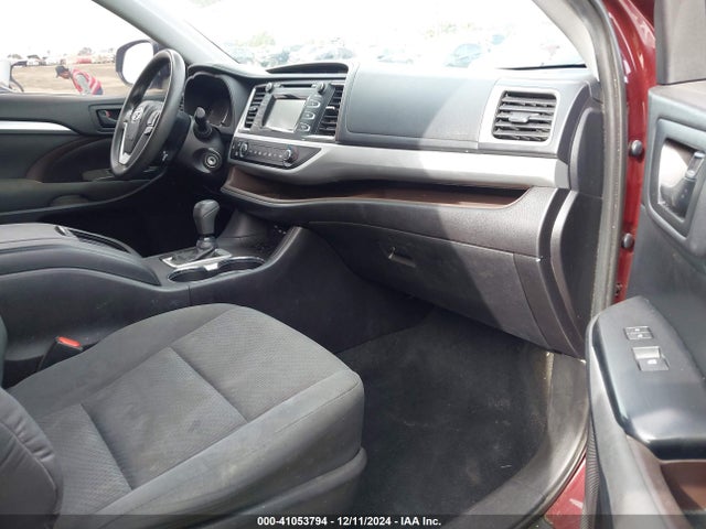 5TDZARFH5KS052777 Toyota Highlander Le