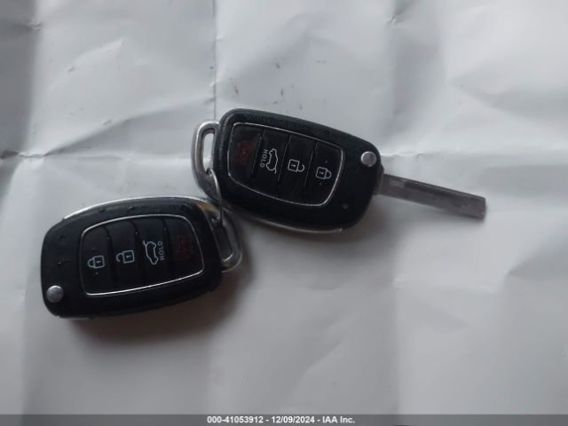 KM8SMDHF7HU225481 Hyundai Santa Fe Se