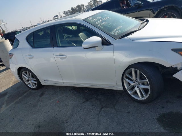 Lexus CT 200H 2014 JTHKD5BH8E2182179 Image 13
