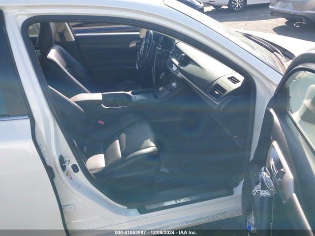 JTHKD5BH8E2182179 Lexus CT 200H
