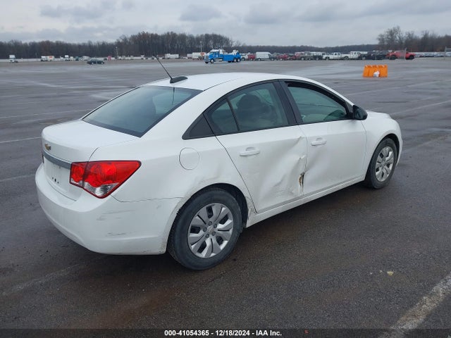1G1PA5SH7F7124674 Chevrolet Cruze Ls Auto