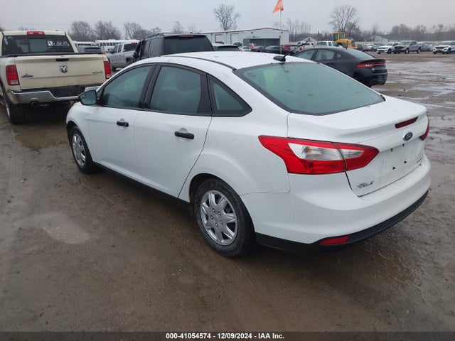 Ford FOCUS S 2014 1FADP3E20EL371129 Image 3