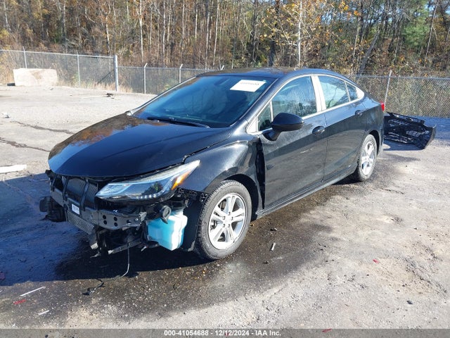 Chevrolet Cruze Lt Auto 2018 1G1BE5SM9J7248031 Image 2