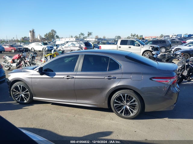 4T1B11HK0JU546451 Toyota CAMRY SE