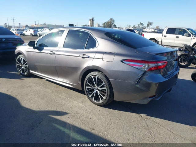4T1B11HK0JU546451 Toyota CAMRY SE