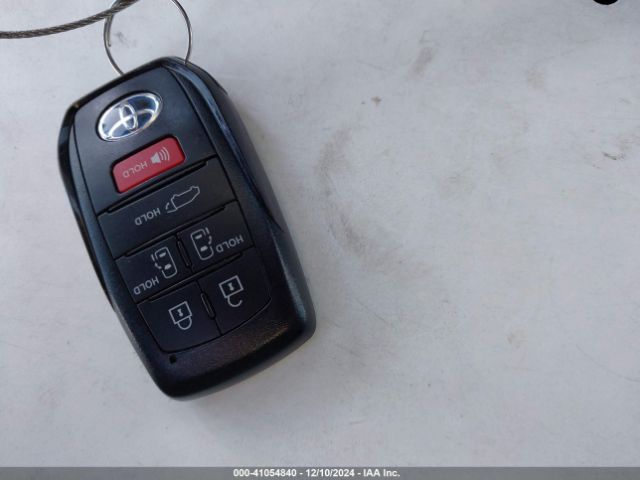 5TDYRKEC7NS128893 Toyota SIENNA XLE