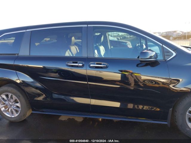 5TDYRKEC7NS128893 Toyota SIENNA XLE