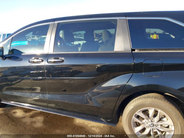 5TDYRKEC7NS128893 Toyota SIENNA XLE