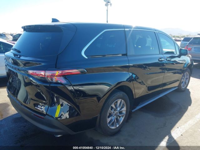 5TDYRKEC7NS128893 Toyota SIENNA XLE