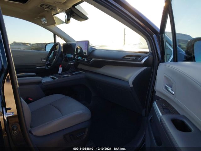 5TDYRKEC7NS128893 Toyota SIENNA XLE