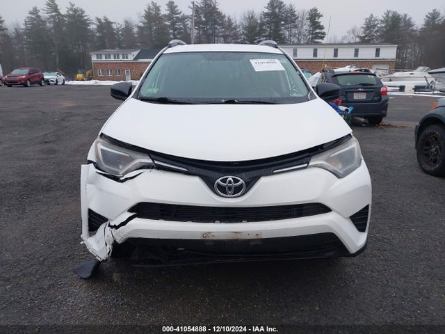 2T3BFREV8GW492928 Toyota RAV4 LE