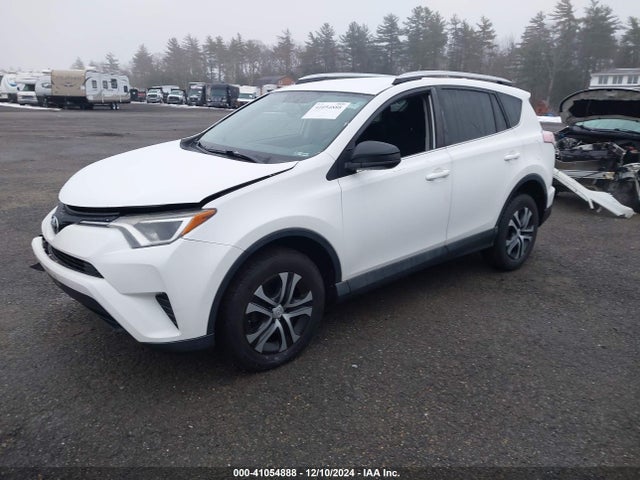 2T3BFREV8GW492928 Toyota RAV4 LE