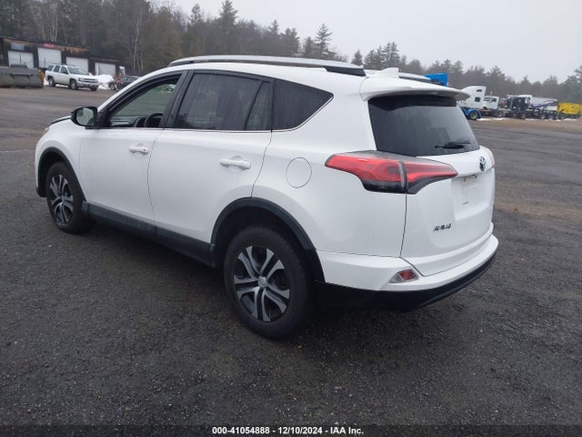 2T3BFREV8GW492928 Toyota RAV4 LE