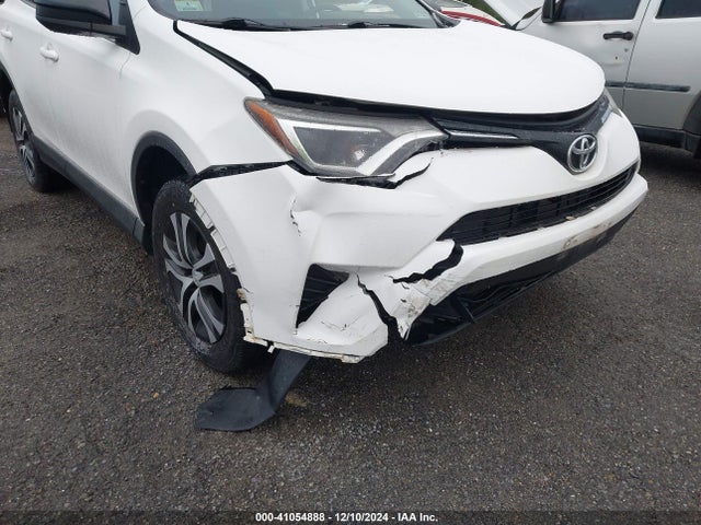 2T3BFREV8GW492928 Toyota RAV4 LE