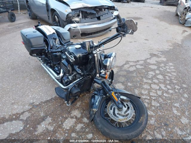 2018 HARLEY-DAVIDSON FLHCS 1HD1YBK16JC063178
