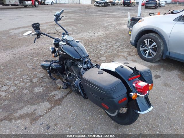 2018 HARLEY-DAVIDSON FLHCS 1HD1YBK16JC063178 Photo 2