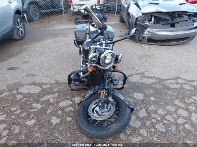 2018 HARLEY-DAVIDSON FLHCS 1HD1YBK16JC063178 Photo 4