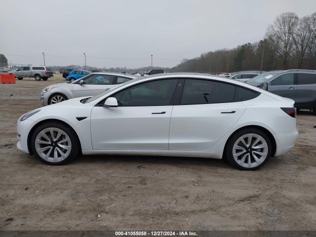 5YJ3E1EB8NF173966 Tesla 2022