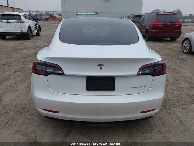 5YJ3E1EB8NF173966 Tesla 2022