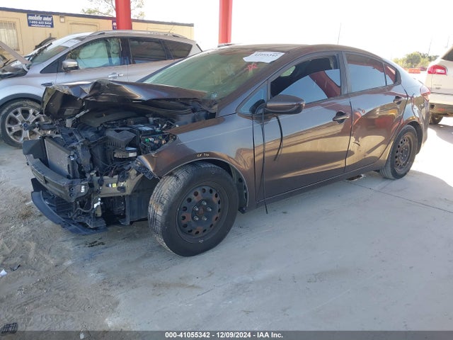 KIA FORTE LX 2017 3KPFK4A79HE156497 Image 2
