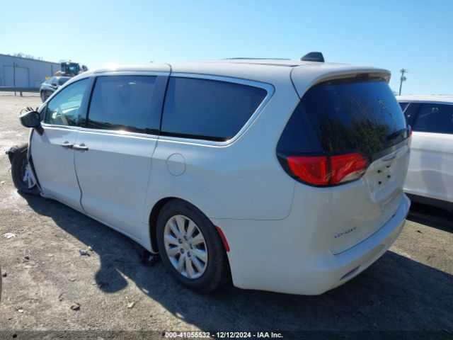 2021 CHRYSLER VOYAGER 2C4RC1AG3MR517336 Photo 2