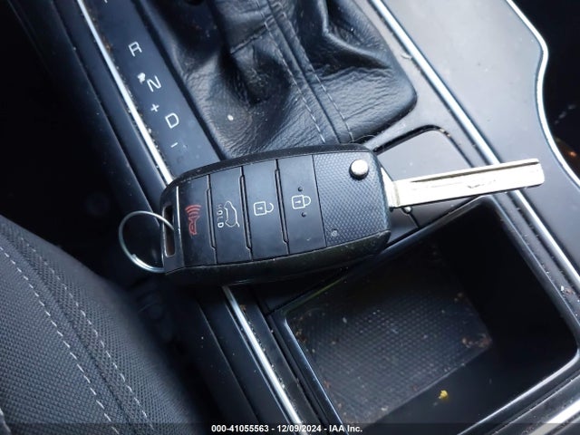 5XYPGDA52HG324164 KIA Sorento 3.3l Lx