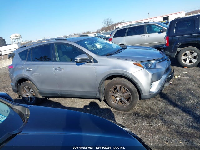 JTMRFREV8JD238123 Toyota Rav4 Adventure/xle