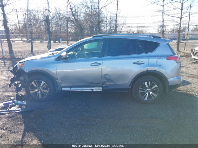 JTMRFREV8JD238123 Toyota Rav4 Adventure/xle