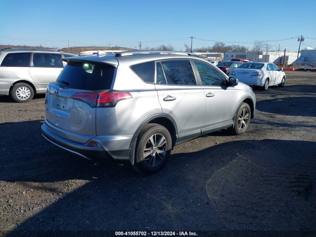 JTMRFREV8JD238123 Toyota Rav4 Adventure/xle