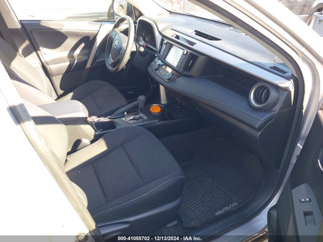 JTMRFREV8JD238123 Toyota Rav4 Adventure/xle