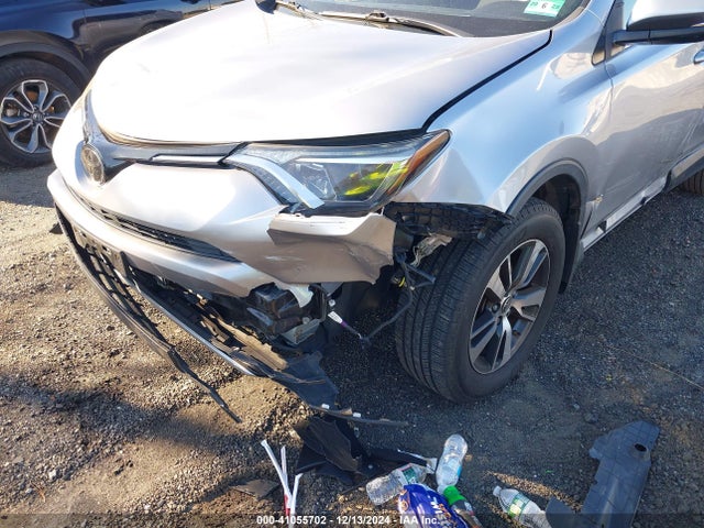 JTMRFREV8JD238123 Toyota Rav4 Adventure/xle